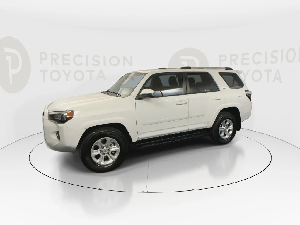 Used 2022 White Toyota SR5 image 11