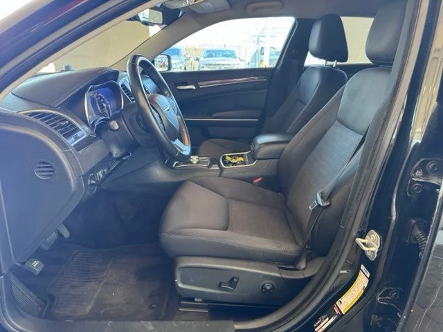 2018 Chrysler 300 Touring - Photo 9