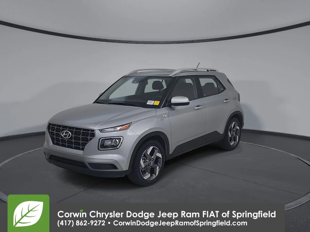 Used 2025 Silver Hyundai SEL image 7