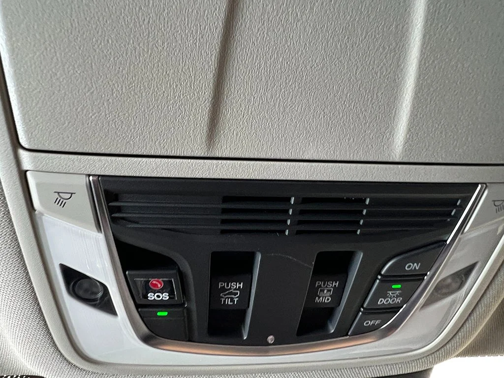 New 2026 Solar Silver Metallic Acura w/Technology Package image 28
