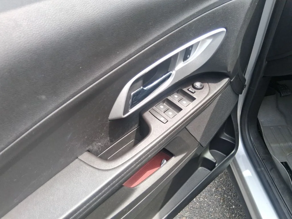 Used 2016 Silver Chevrolet LS image 9