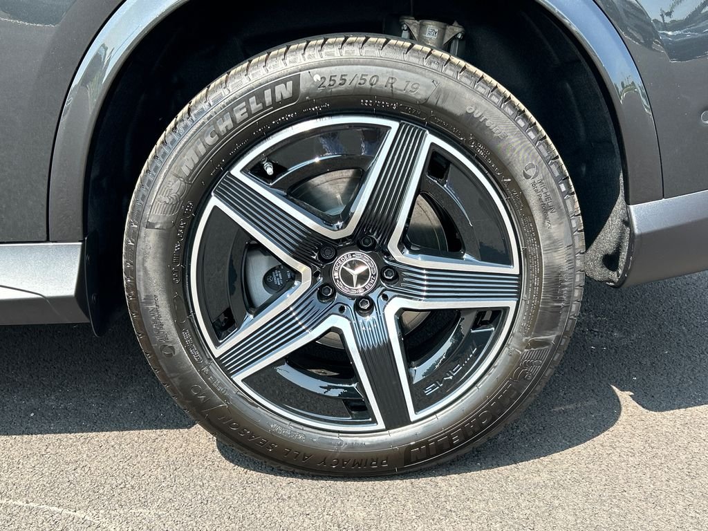New 2026 Graphite Grey Metallic Mercedes-Benz GLC 300 image 32