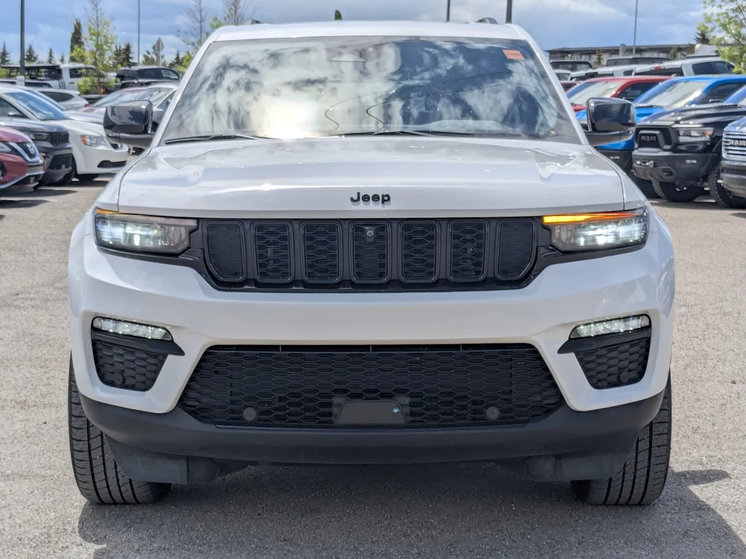 Certified Used 2024 White Jeep Limited - - 4x4 - Luxury Grp II - Safety Grp - Capri Leather - Dual-Pane Sunroof & More! image 3