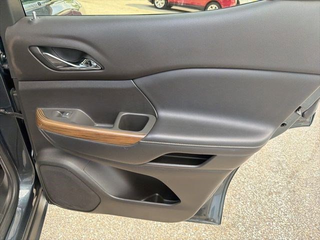 Used 2019 Dark Sky Metallic GMC SLE image 18
