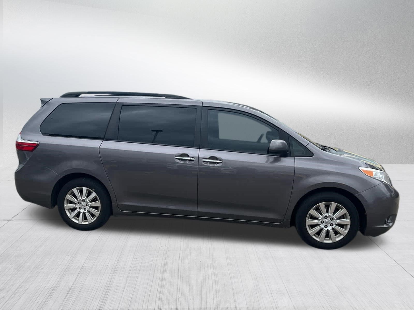 Used 2015 Toyota Sienna XLE with VIN 5TDDK3DC4FS126577 for sale in Brooklyn Center, Minnesota