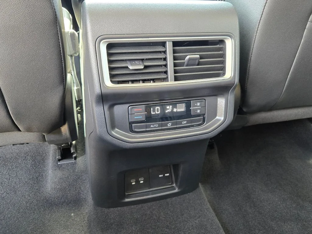 Certified Used 2026 White/off-white Volkswagen SE w/Technology image 15