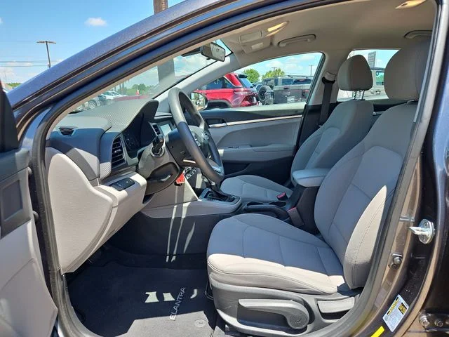 Used 2020 Gray Hyundai SE image 10