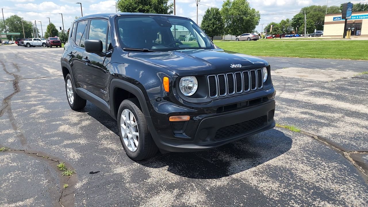 Used 2023 Black Clearcoat Jeep Latitude image 2