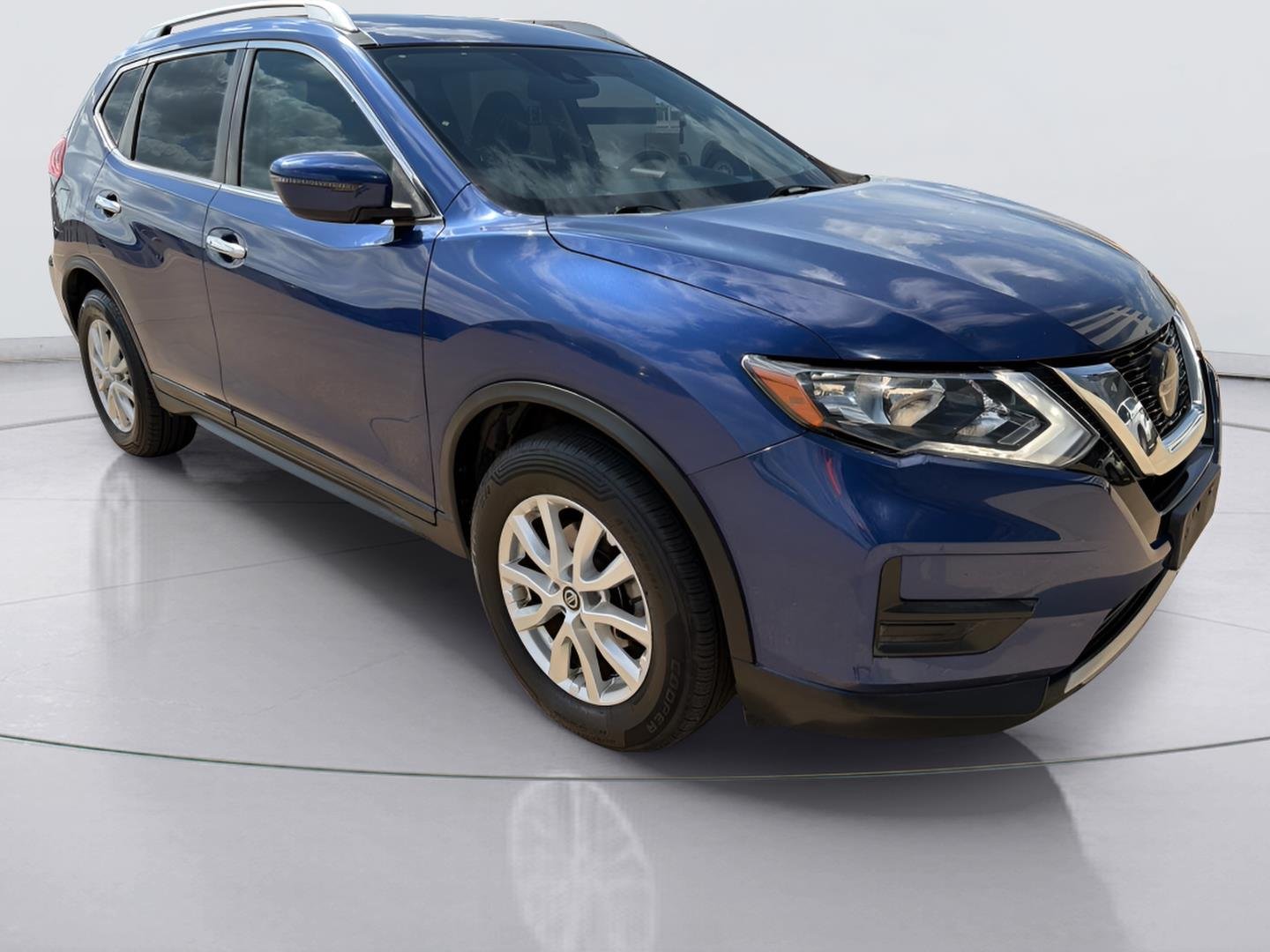 Used 2019 Caspian Blue Metallic Nissan SV image 3
