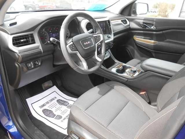 Used 2023 Ultra Blue Metallic GMC  image 3