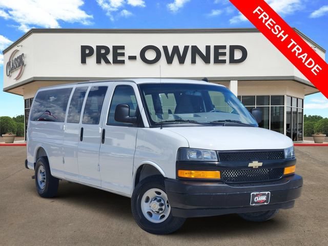 2025 Chevrolet Express Passenger 1LS