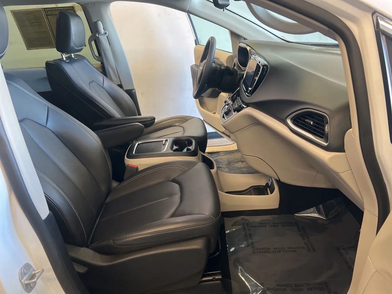 Used 2024 White Chrysler Touring L image 22