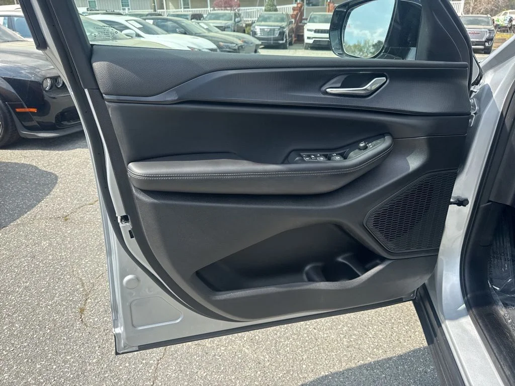 Used 2024 Silver Jeep Altitude X image 25