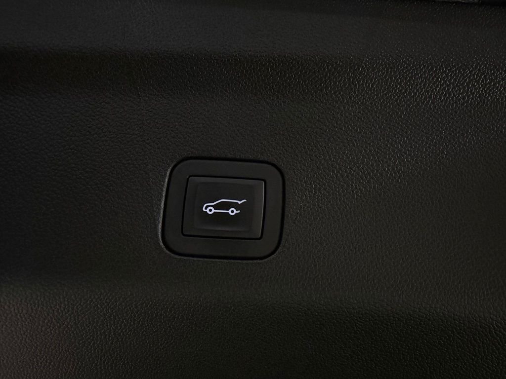 Used 2025 Onyx Black GMC Denali image 21