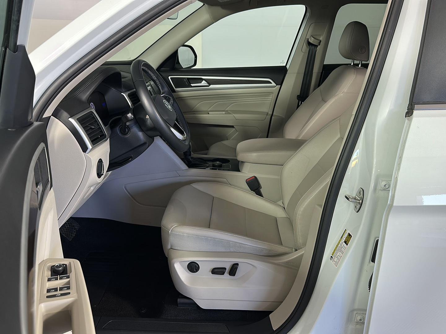 Used 2022 Pure White Volkswagen 2.0T SE image 5