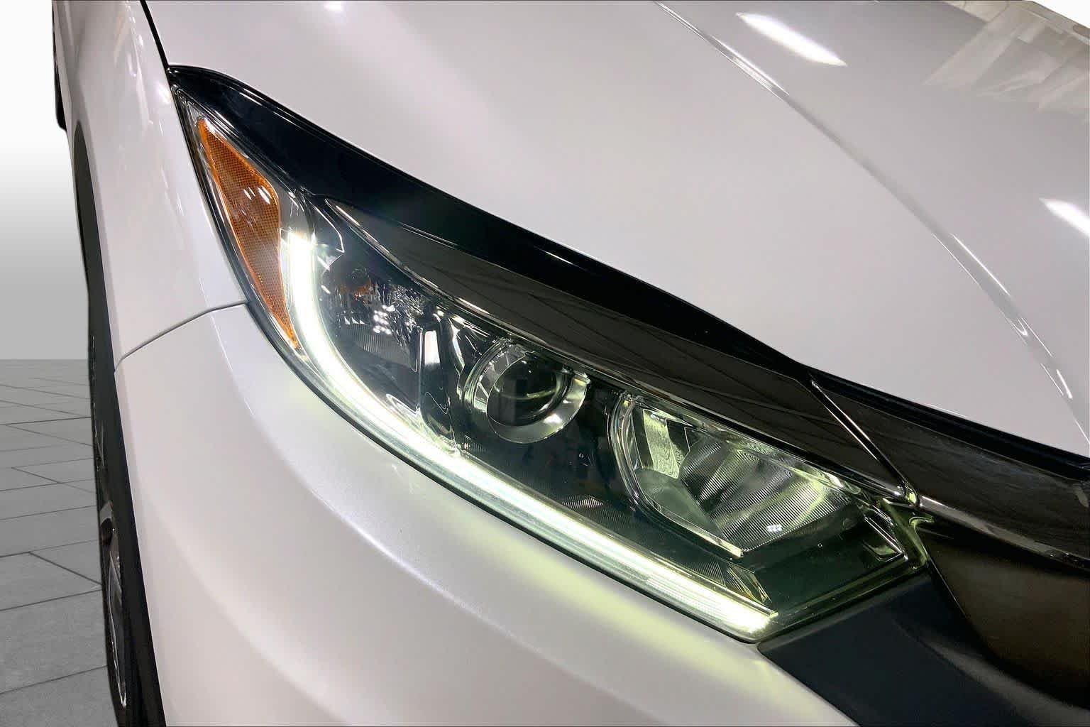 Used 2022 Platinum White Pearl Honda EX image 28