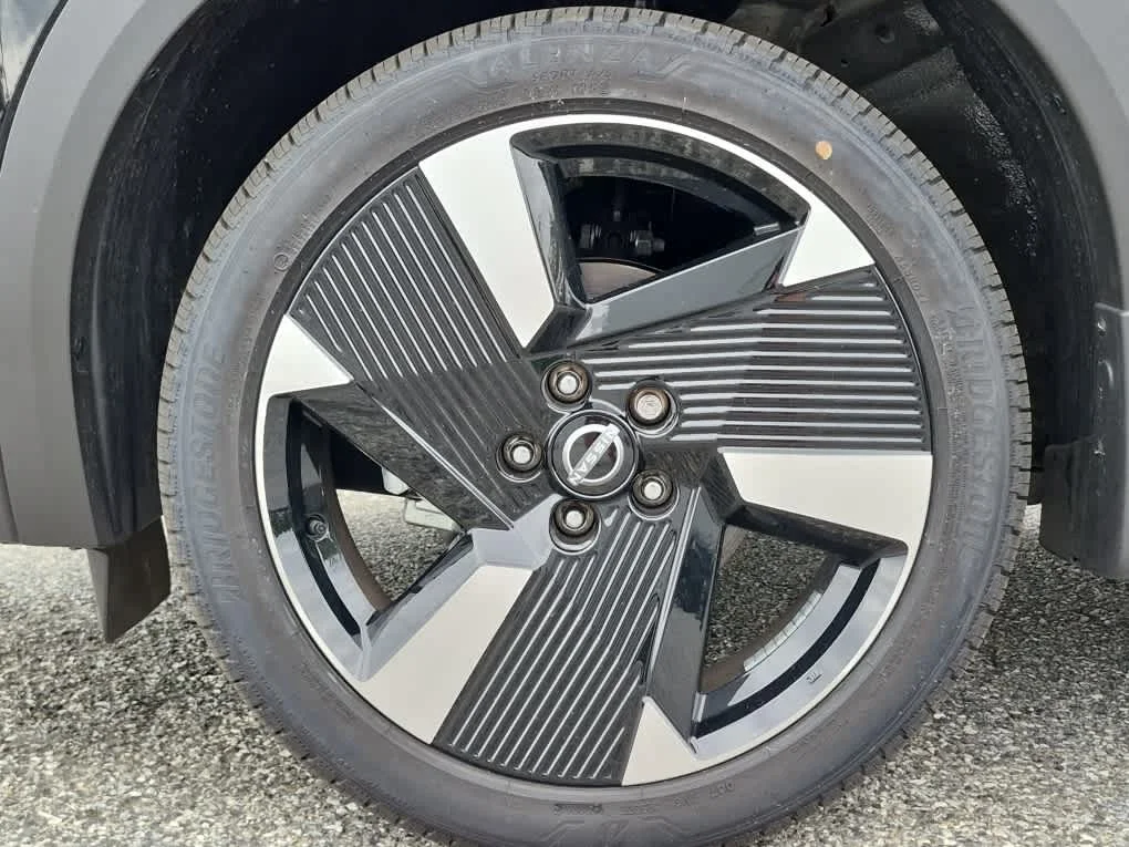 New 2026 Super Black Nissan SR image 6