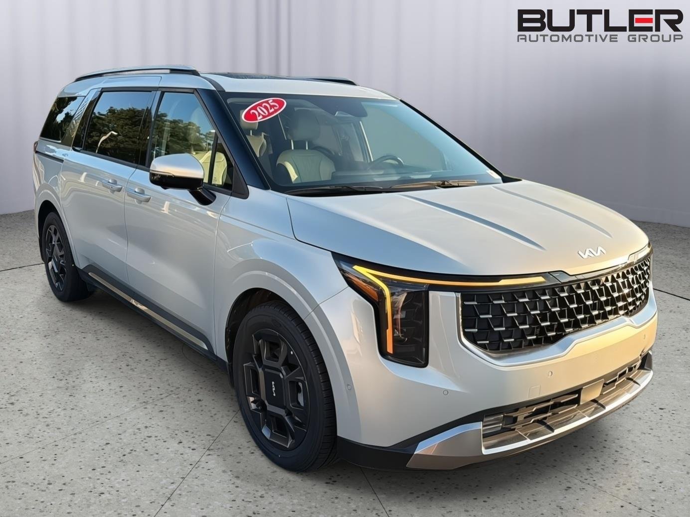 Used 2025 Ivory Silver Gloss Kia SX image 8