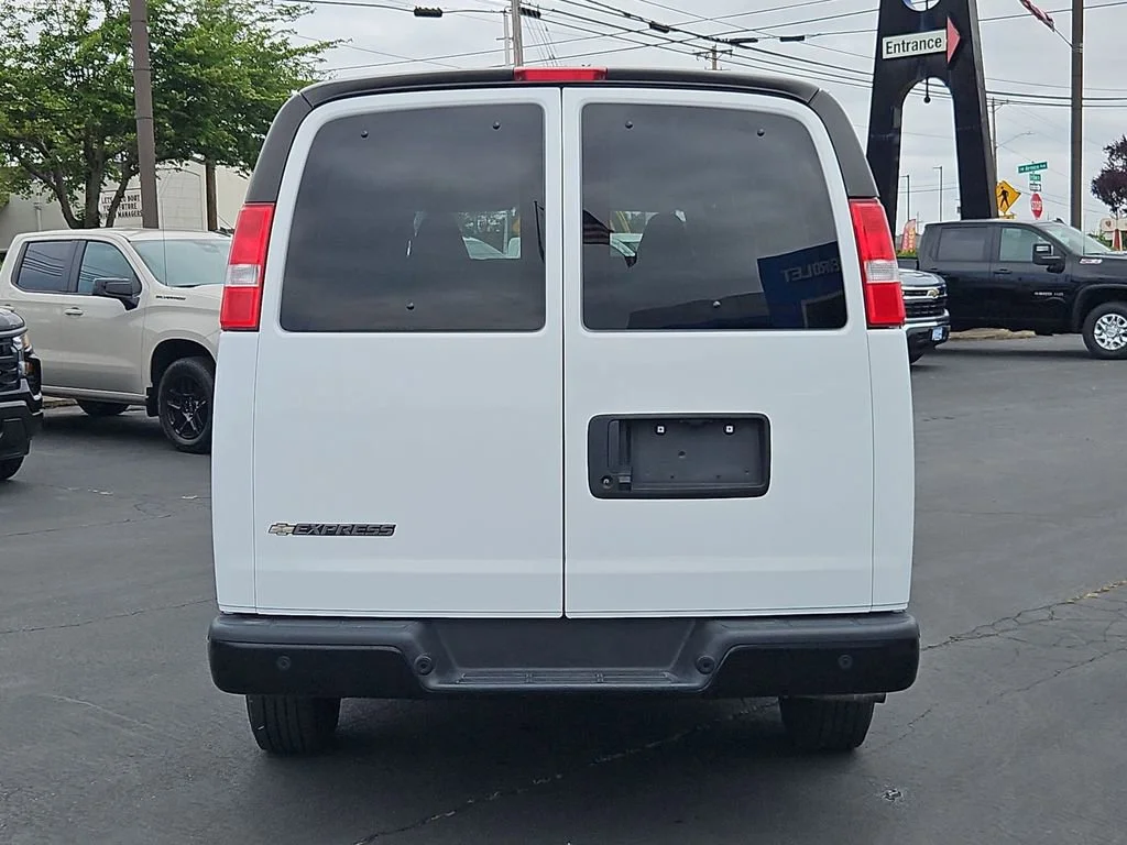 Used 2023 Summit White Chevrolet 1LS image 5