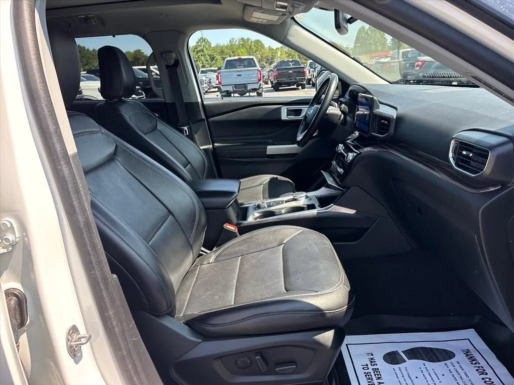 Certified Used 2023 Star White Ford Limited image 11