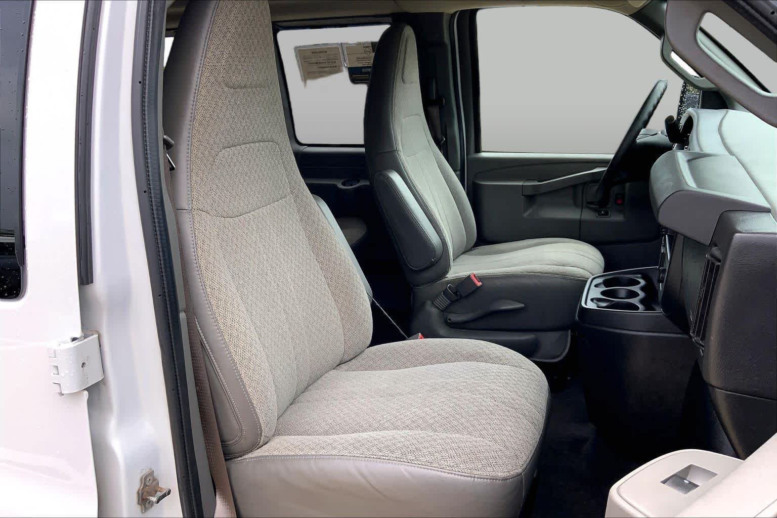 Used 2020 SUMMIT WHITE Chevrolet LT image 9