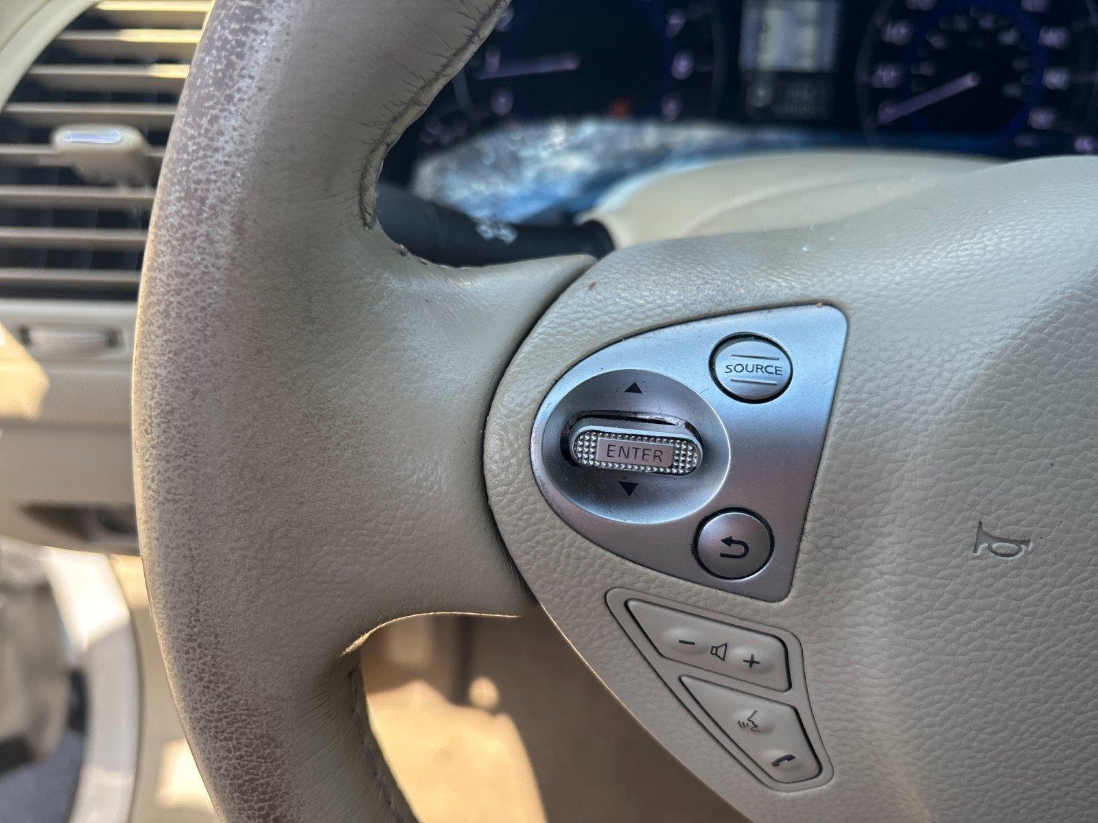 Used 2013 Moonlight White INFINITI Base image 19