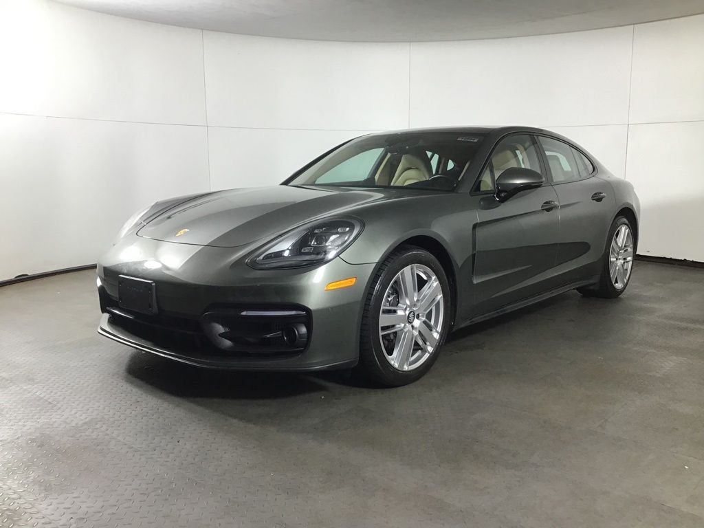 2022 Porsche Panamera's photo
