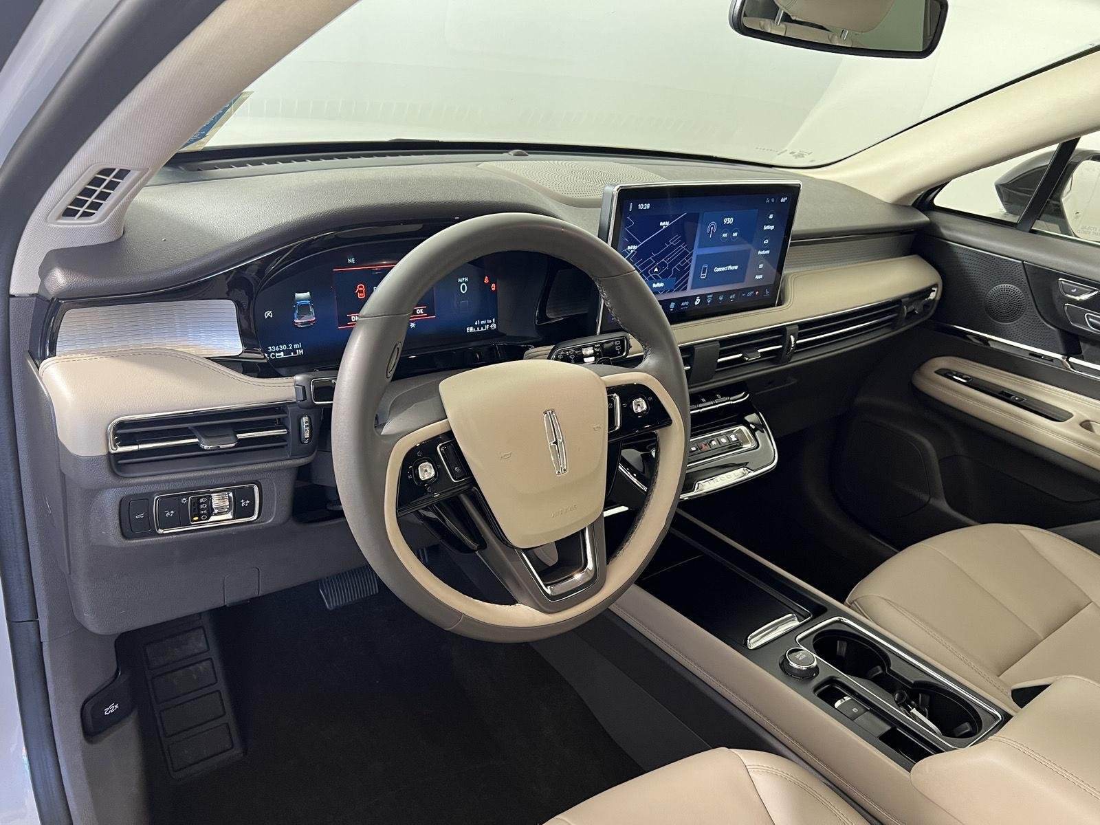 Used 2023 Ceramic Pearl Lincoln Standard image 19