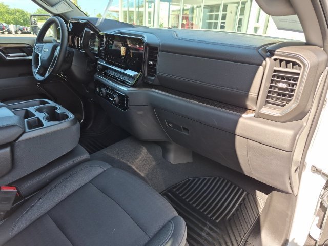 Used 2024 Summit White Chevrolet LT (2FL) image 31