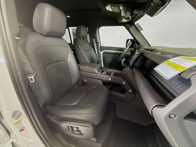 New 2026 Fuji White Land Rover X-Dynamic SE image 30
