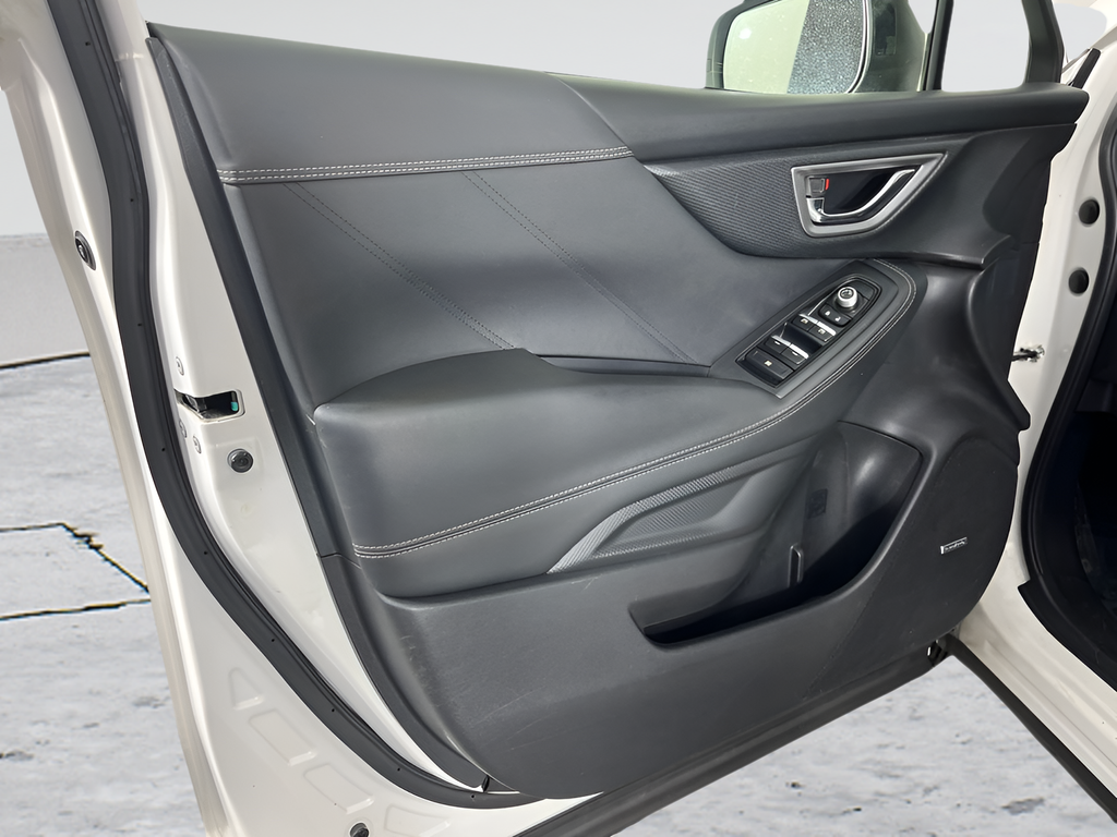 Used 2020 Crystal White Pearl Subaru Limited image 9