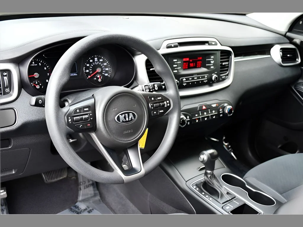 Used 2017 Titanium Silver Kia L image 13