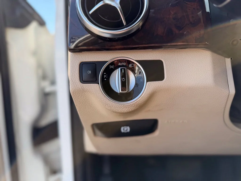 Used 2014 White Mercedes-Benz GLK 250 image 27