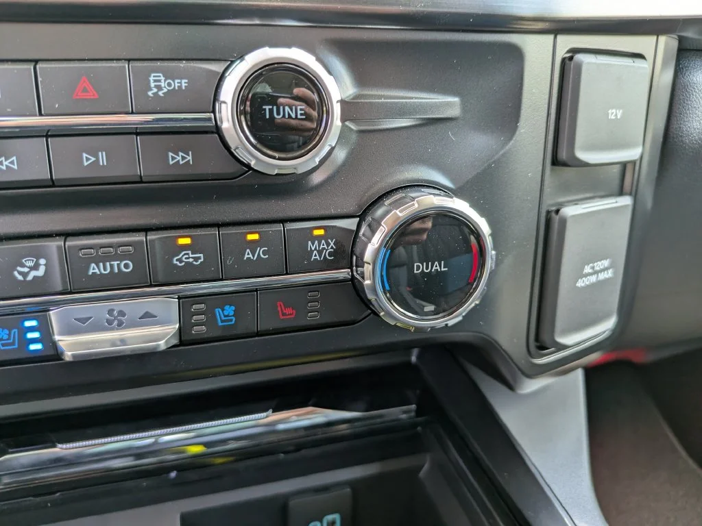 New 2026 Star White Metallic Tri-Coat Ford F-250® Lariat® image 37