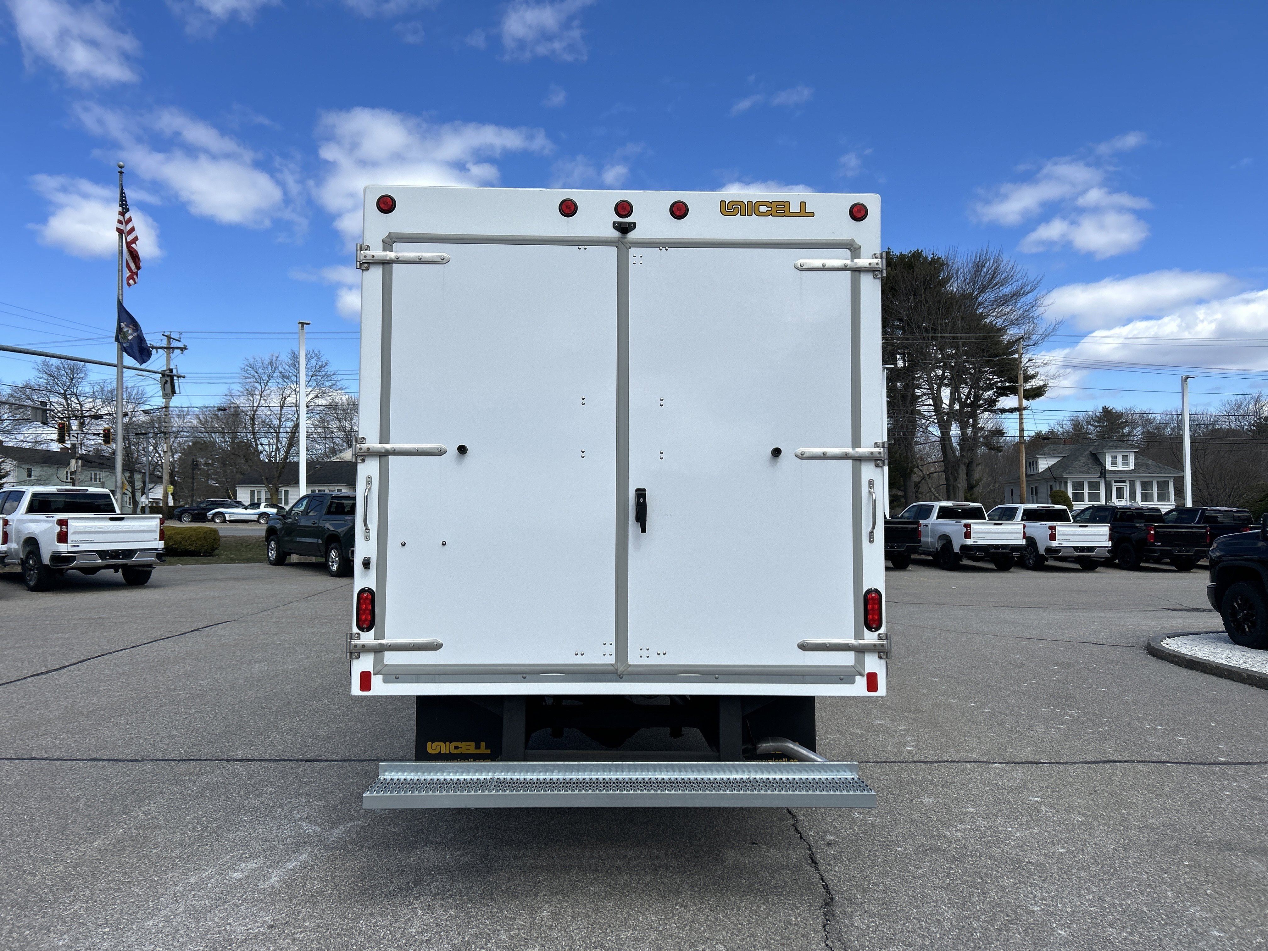 New 2025 Summit White Chevrolet 1WT image 4
