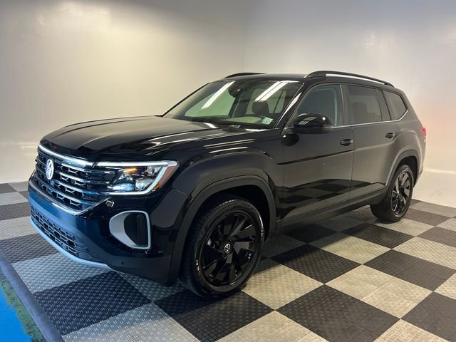 New 2026 Black Volkswagen 2.0T SE w/Technology image 3