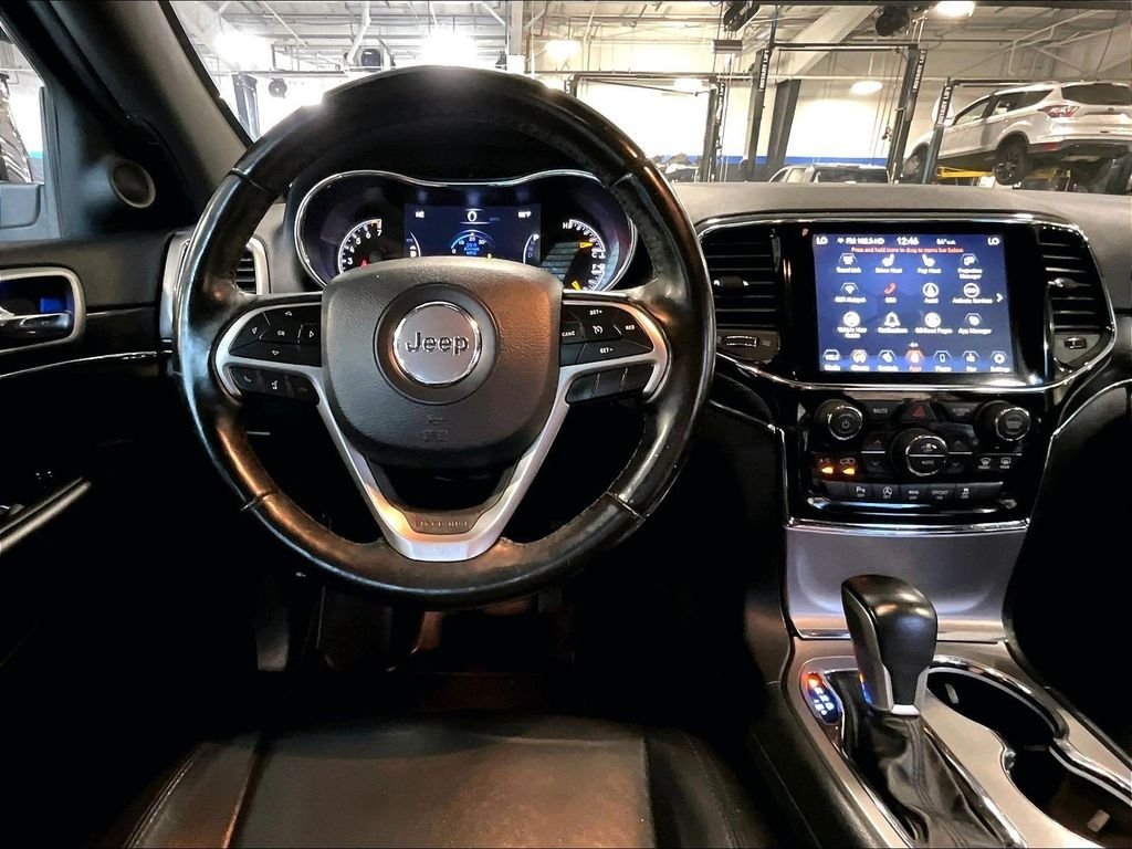 Used 2020 Silver Jeep Limited image 18