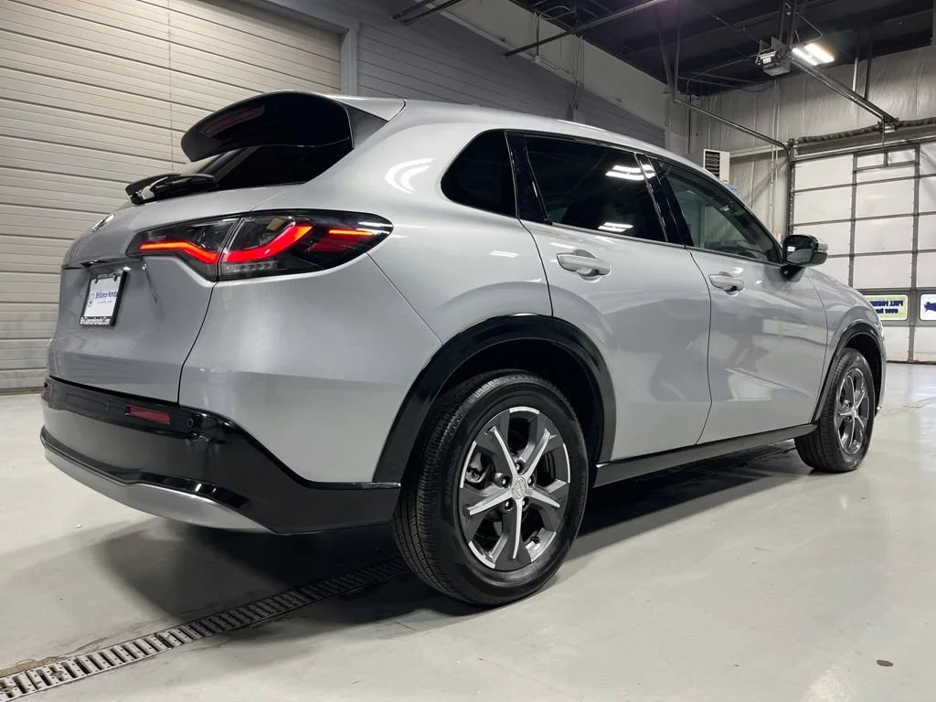 Used 2025 Lunar Silver Metallic Honda AWD EX-L image 42