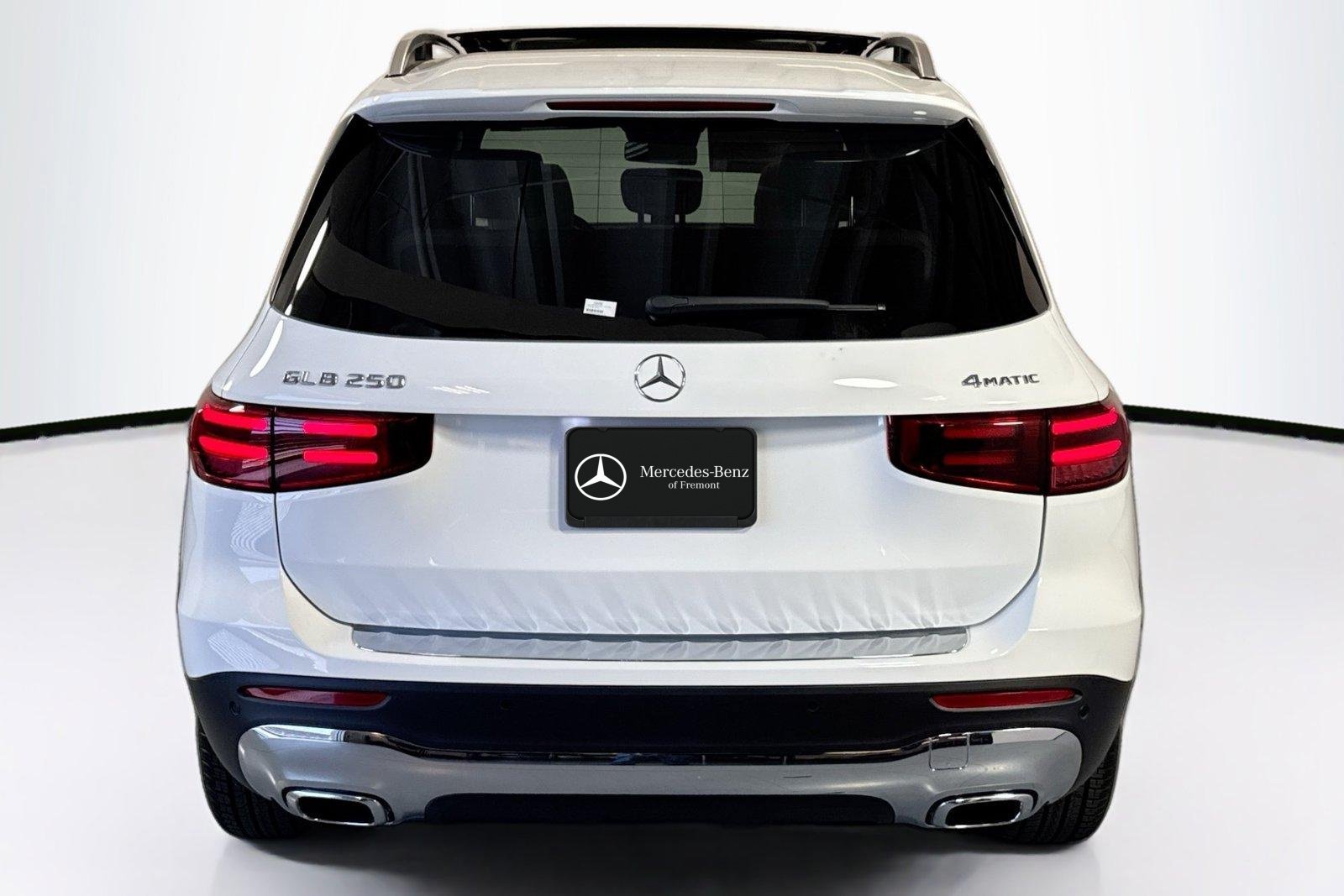 New 2026 Polar White Mercedes-Benz GLB 250 image 6
