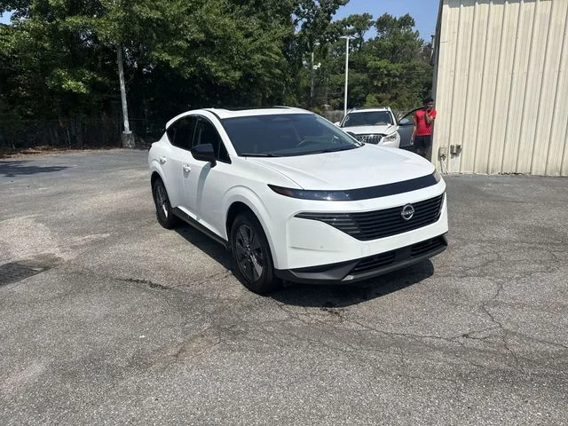 Used 2025 White Nissan SL image 3