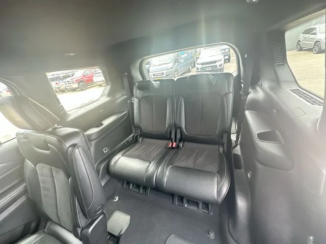 Used 2023 Silver Jeep Altitude image 24