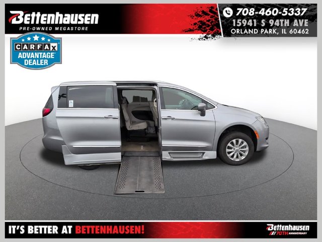 Pre-Owned 2018 Chrysler Pacifica Touring L Plus With Navigation