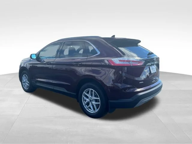 Used 2021 Red Ford SEL image 3