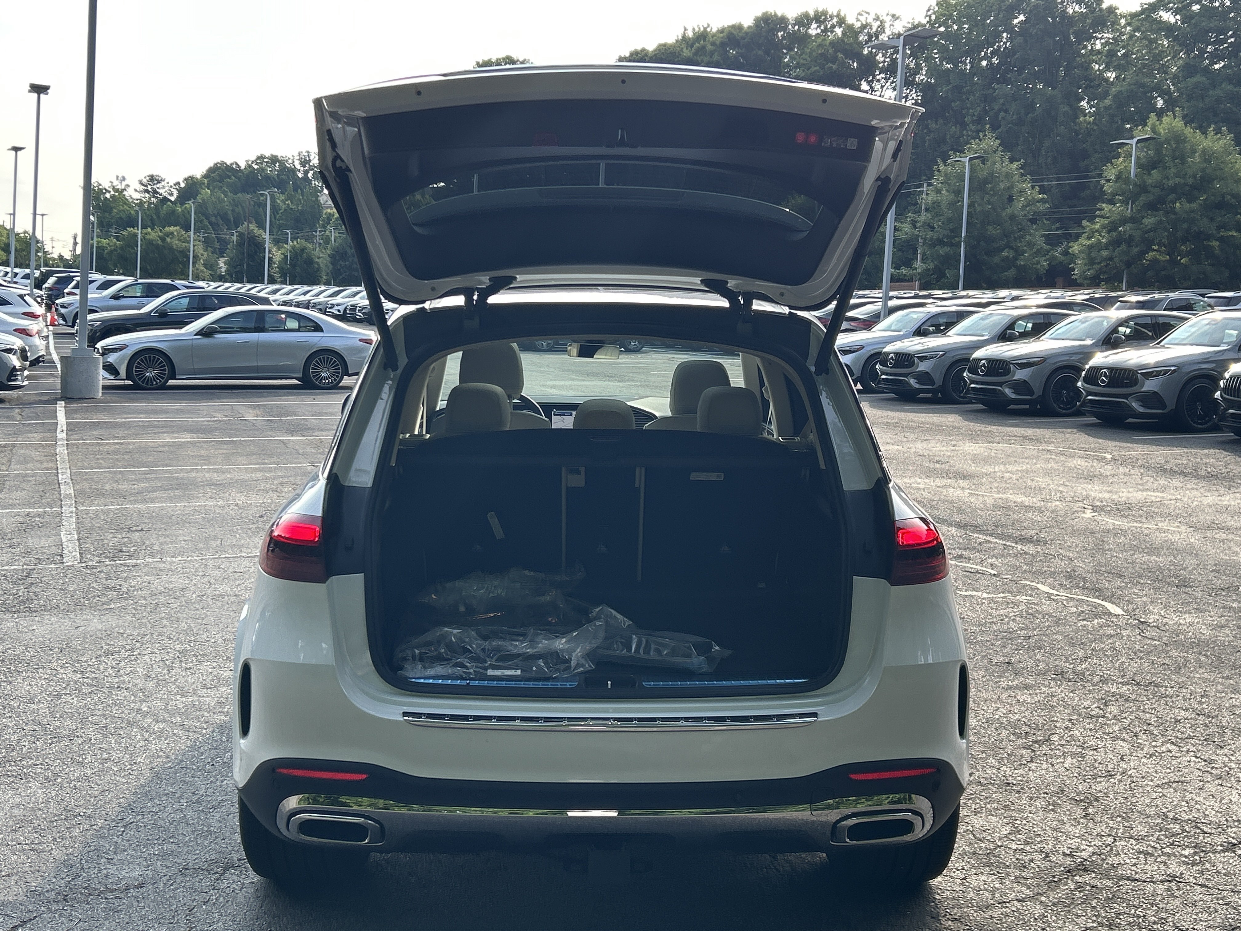 New 2026 MANUFAKTUR Moonlight White Metallic Mercedes-Benz GLE 350 4MATIC® SUV image 8