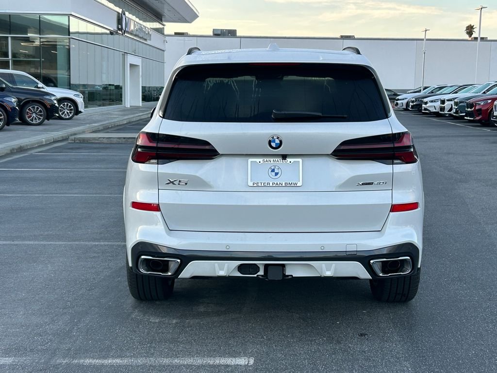 New 2026 Mineral White Metallic BMW xDrive40i image 4