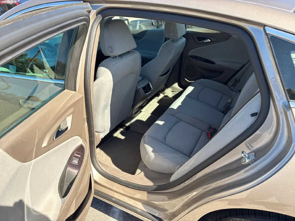 Used 2025 Mineral Gray Metallic Chevrolet 1LT image 34
