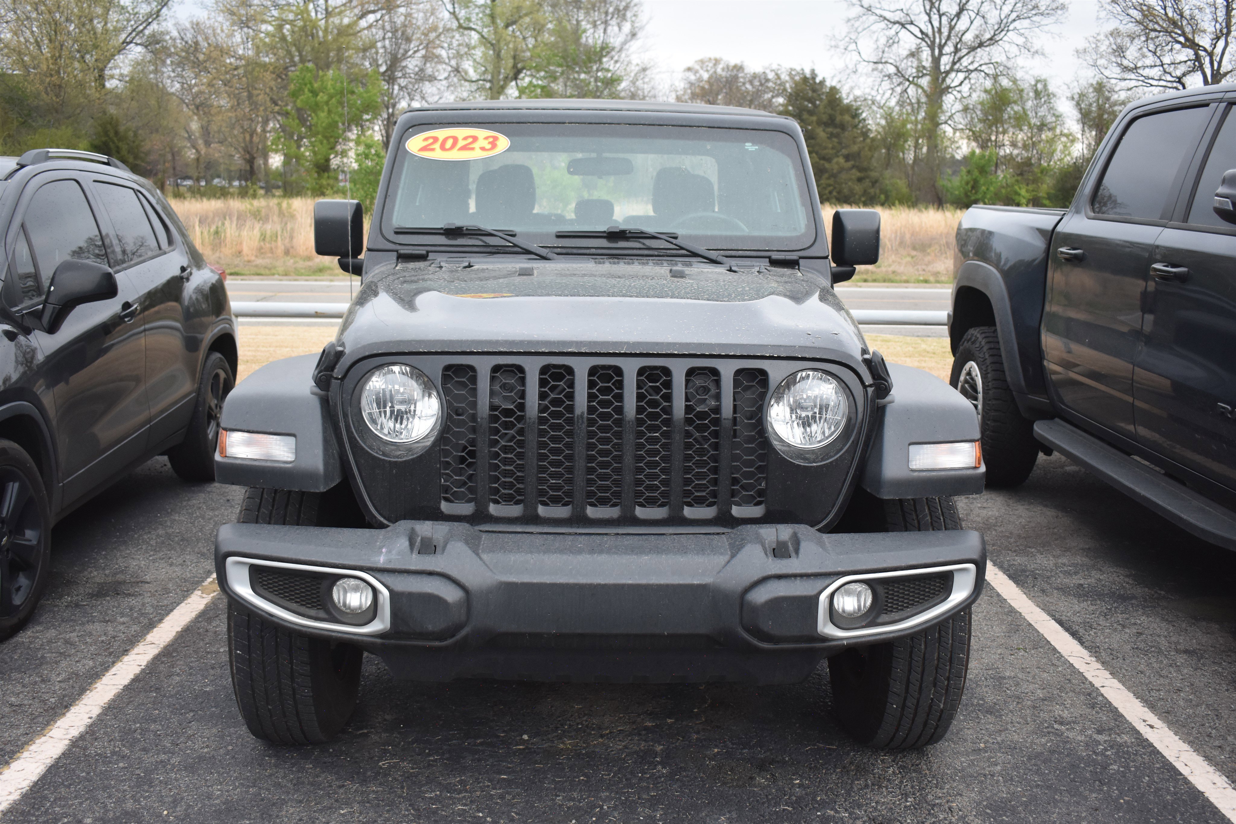 Used 2023 Jeep Gladiator Sport with VIN 1C6HJTAG3PL564805 for sale in Little Rock