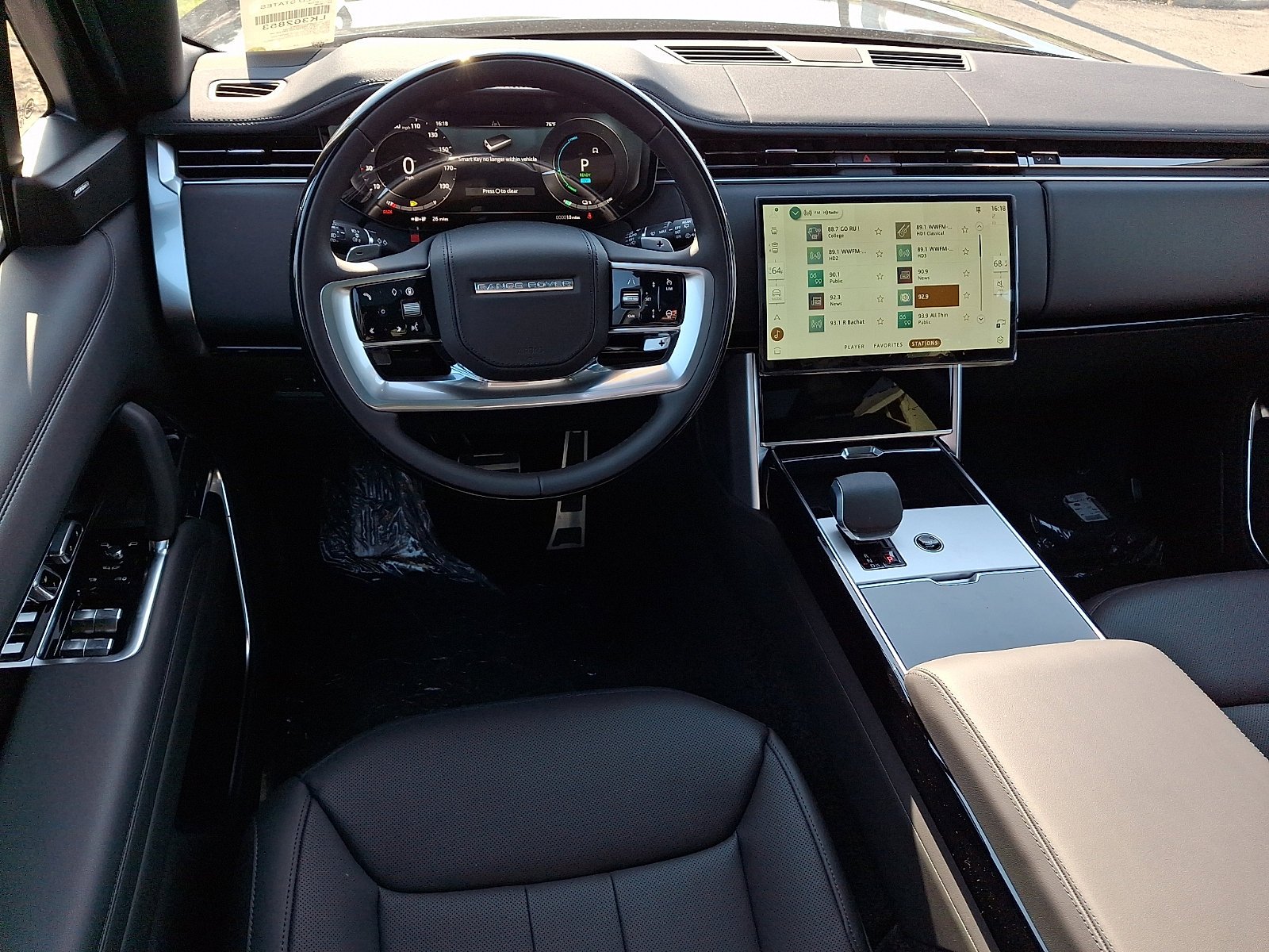 New 2026 Santorini Black Land Rover SE image 9