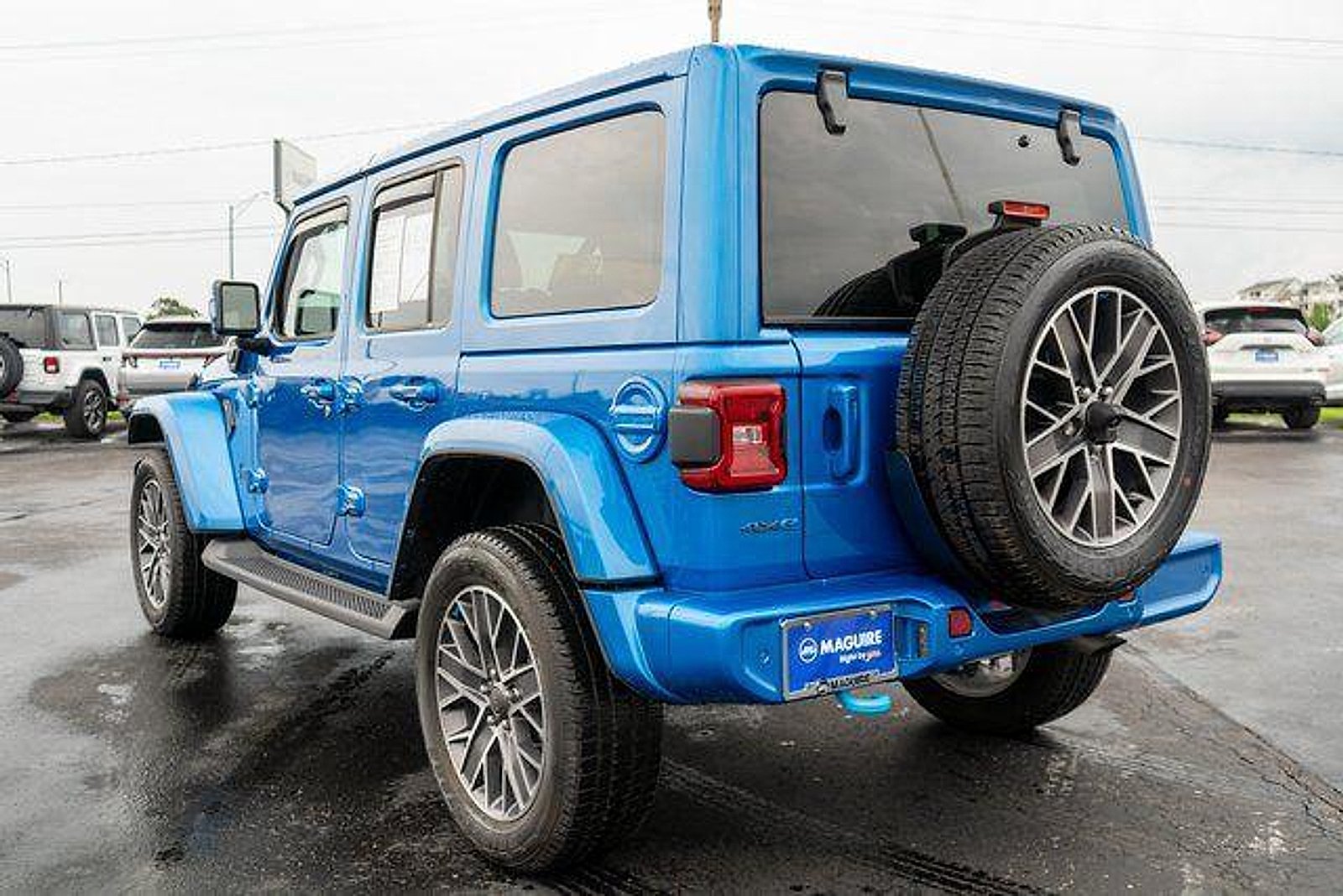 Used 2023 Hydro Blue Pearlcoat Jeep High Altitude 4x4 image 8