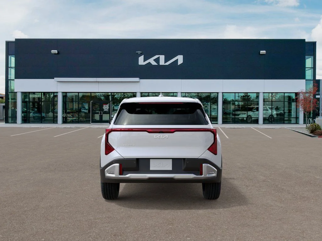 New 2027 White Kia S image 5
